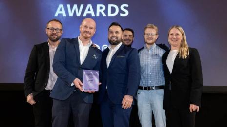 Tryg-teamet poserer med diplom på ANFO Kundeservice Awards 2024
