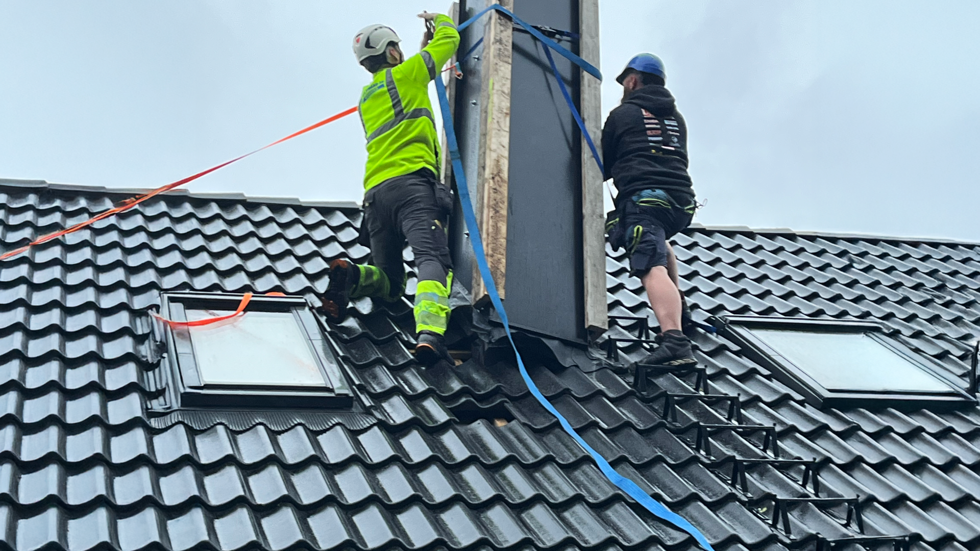Ødelagt skorstein under storm
