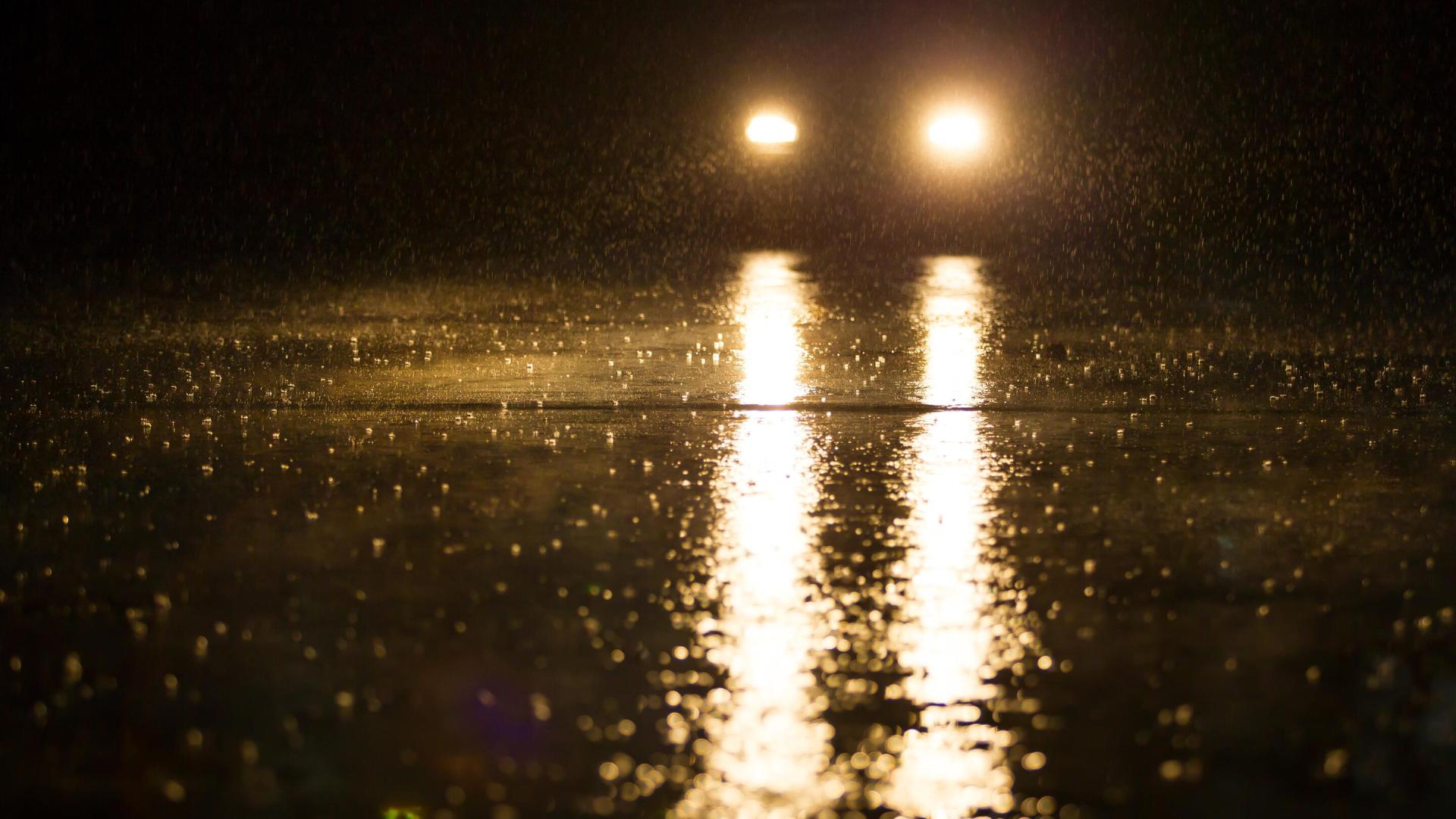 bil-kjører i mørket.jpg