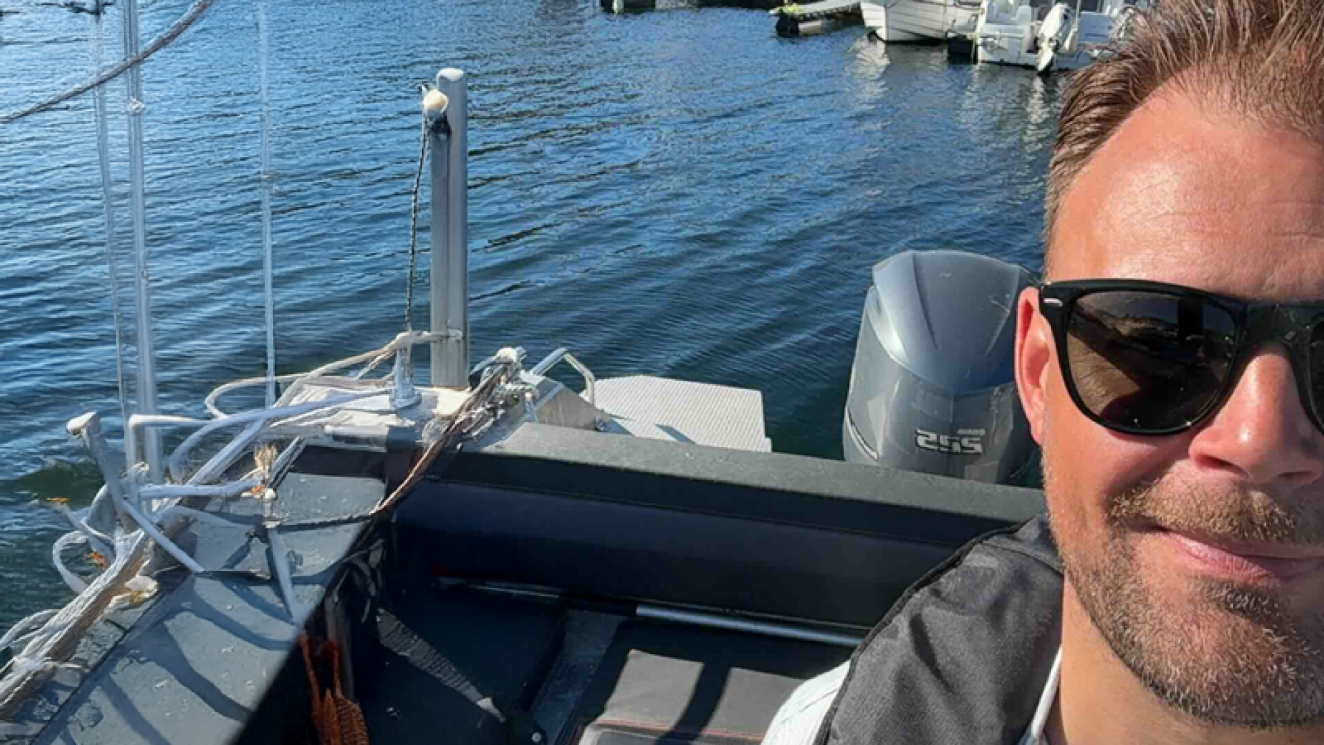 Fredrik Landaas i sitt rette element - båttur. 