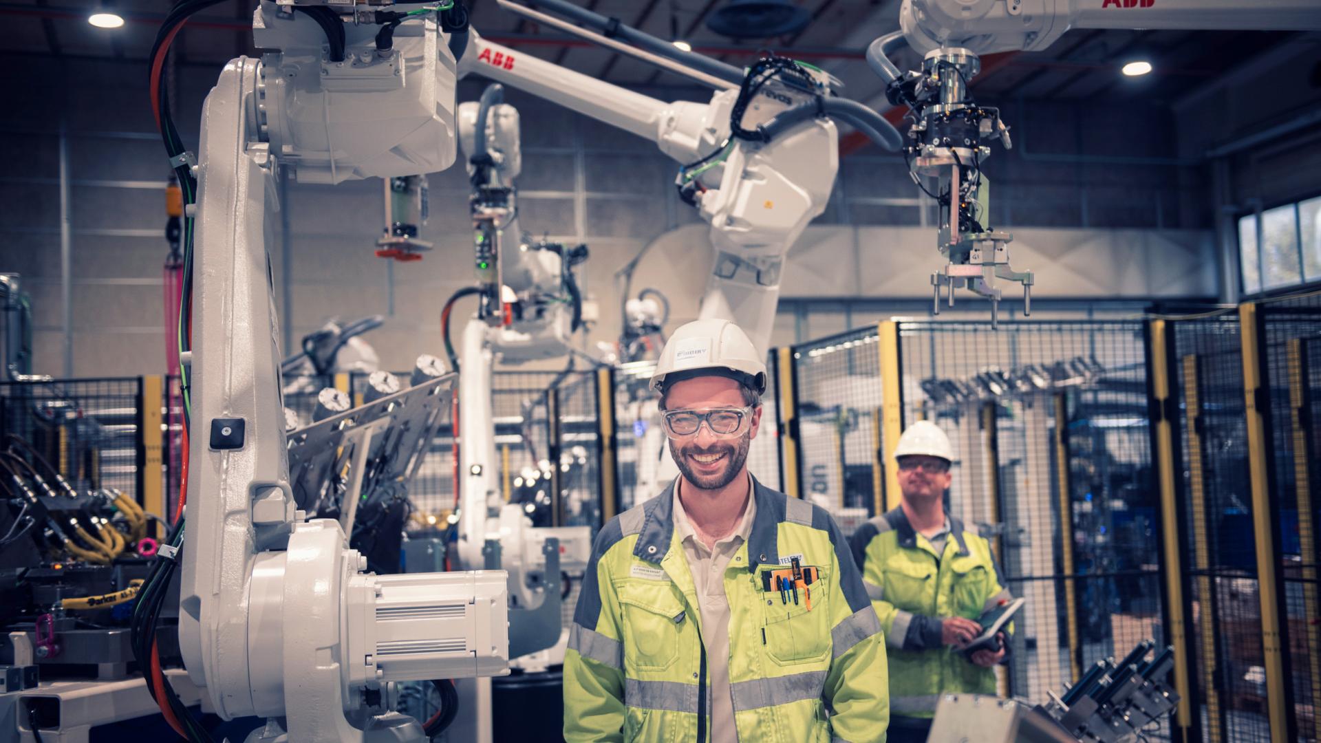 mann på arbeidsplass med maskiner.jpeg