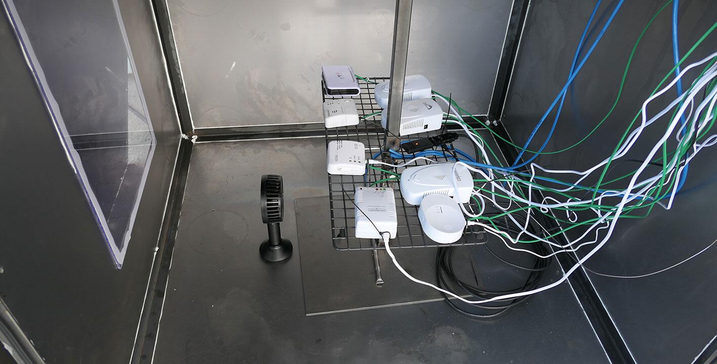 Viser testkammer hvor alle gassvarslerene ble testet